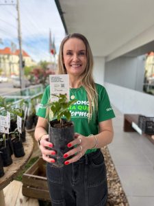 Cerbranorte distribui mudas em comemoração ao Dia da Árvore
