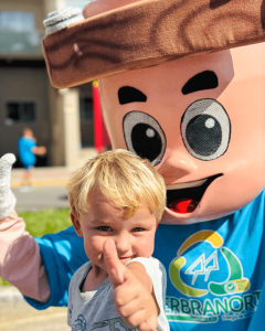 Evento “Alegria na Praça” leva diversão e sorrisos às crianças de Rio Fortuna