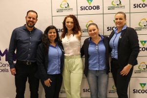 Entre Mãos: escolas parceiras do projeto encerram ano com palestra inspiradora