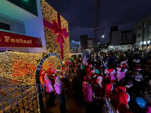 Natal da Cooperação reúne milhares de pessoas em uma noite de magia e solidariedade