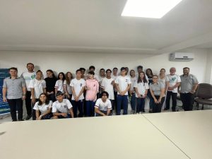 Turma da E. E. B Dom Joaquim visita sede da Cerbranorte para bate-papo sobre energia