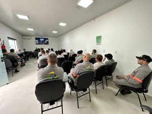 Treinamento do novo sistema implantado nos Tablets dos operadores de serviços em campo.